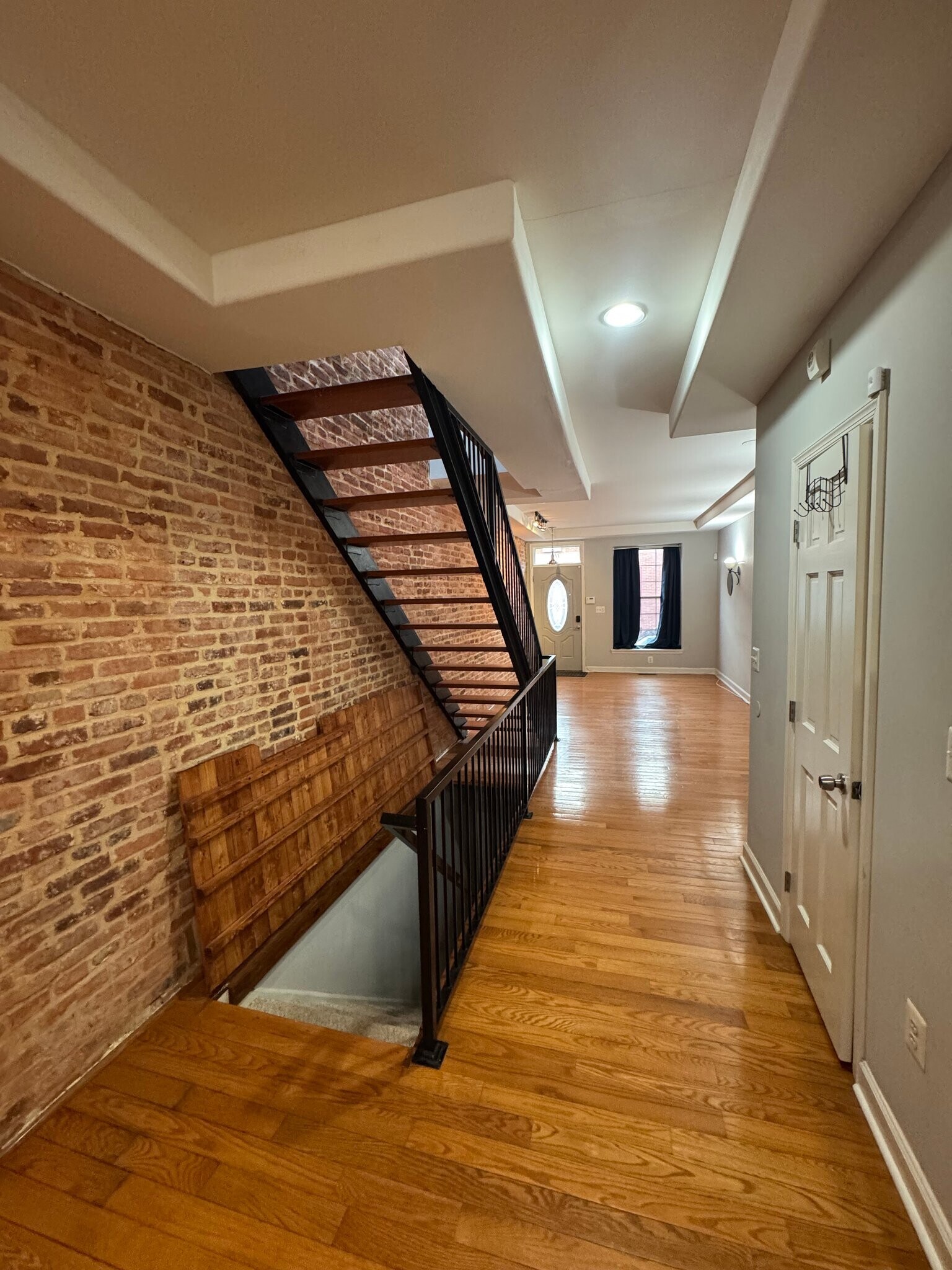 Building Photo - 11 N Streeper St