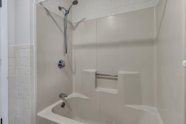 Building Photo - 105 Roosevelt St