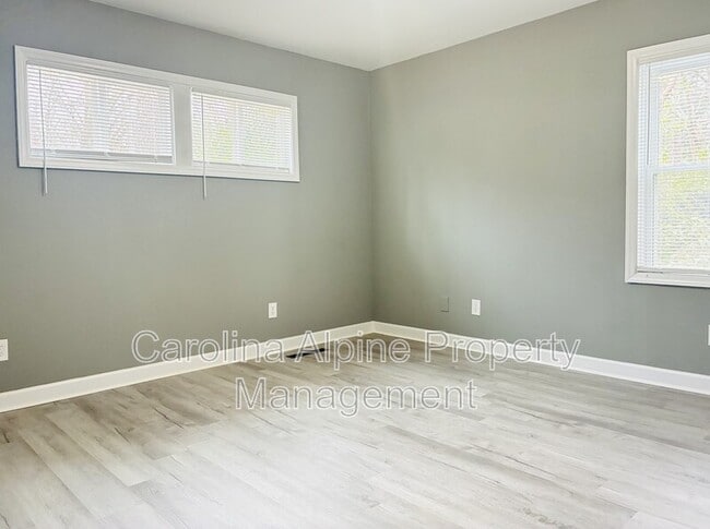 Building Photo - 1016 W Mauney Ave