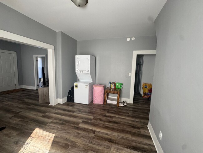 Building Photo - Newly Remodeled 2-Bed, 1-Bath Home in Hami...