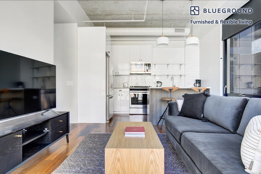 Building Photo - 676 North LaSalle Drive-GO FL3-ID440