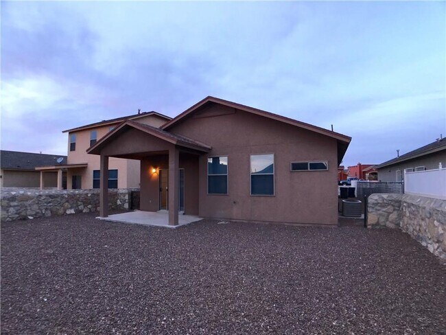 Building Photo - 13016 Stonington Ln