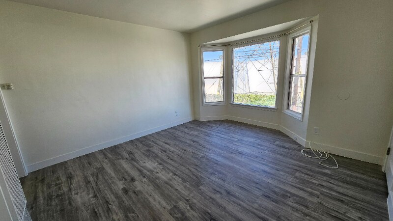 Building Photo - 3011 Carmona Ave