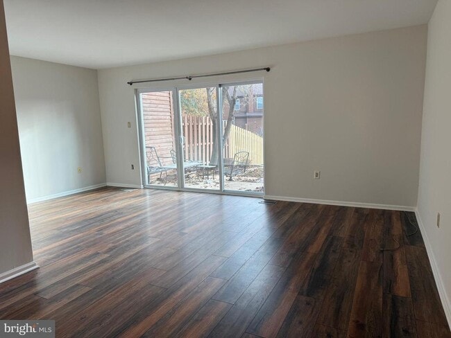 Building Photo - 112 Mulberry Ct