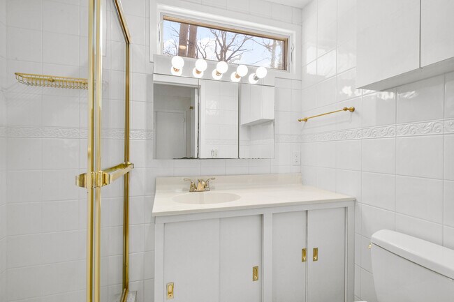 Building Photo - 25 Woodhollow Ln