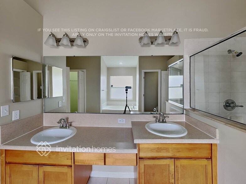 Building Photo - 11107 Silver Dancer Dr