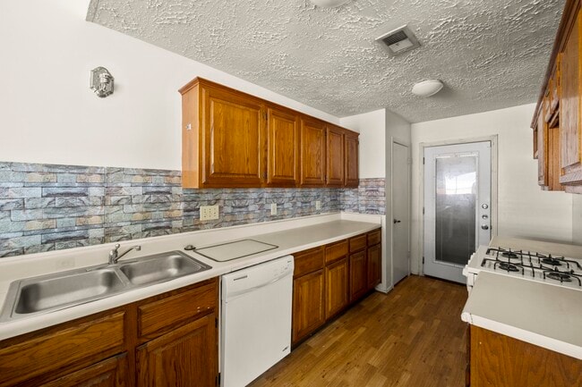 Building Photo - 12007 Mountain Ridge Rd