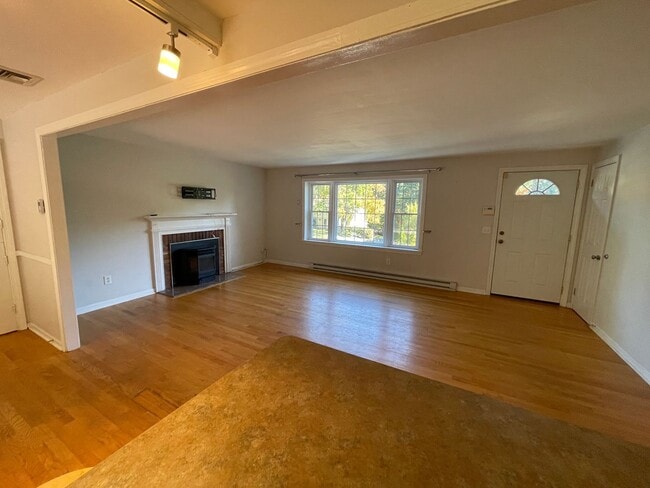 Building Photo - Beautiful 4 Bedroom House *w/ an In-Law* in Cheshire! Garage Parking, Central Air, & a Beautiful ...