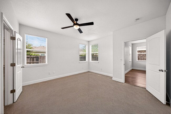 Building Photo - 7915 Cenote Dr
