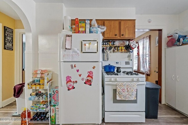 Building Photo - 301 S Main St