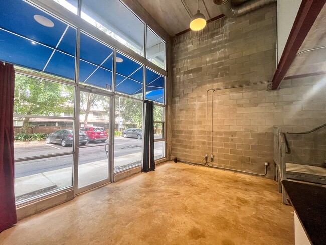 Building Photo - Lofts Oasis #117 - Pet Friendly