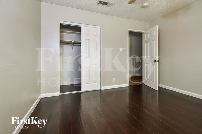 Building Photo - 921 Palmhurst Dr