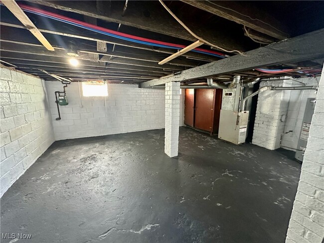 Building Photo - 323 Belden Ave NE