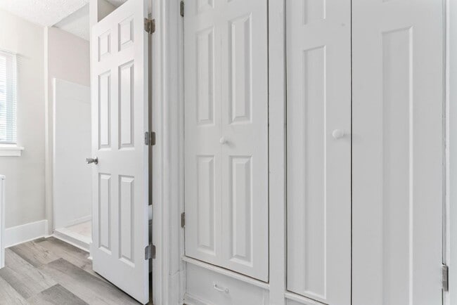 Building Photo - 621 E Main St