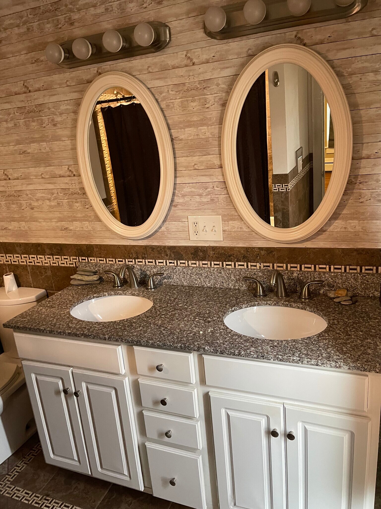 Building Photo - 378 W Main St