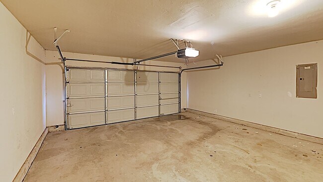 Building Photo - 4 Bedroom 2 Bath in Deer Creek Schools- Ga...