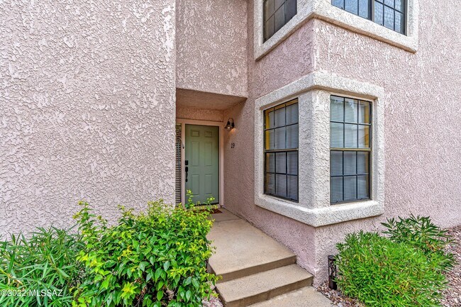 Building Photo - 6414 N Tierra De Las Catalinas