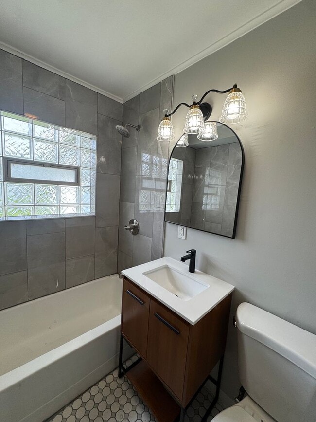 Building Photo - Two bedroom Ranch Style home in Lansing, I...