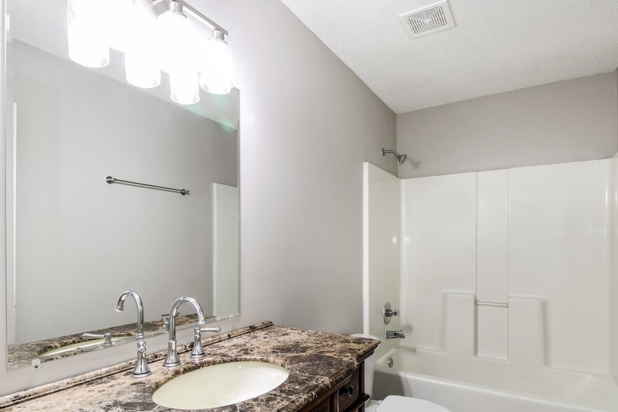 Building Photo - 115 Clear Springs Dr