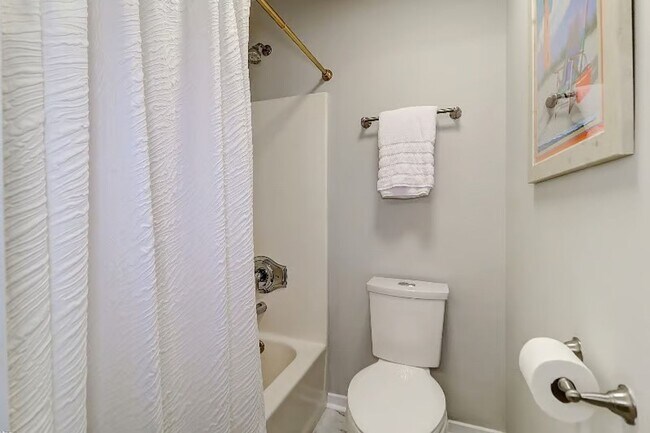 Building Photo - 2BD/2BA Town Home Mount Pleasant Fully Furnished - Available Feb 1st, 2026 LEASE TERM NEGOTIABLE