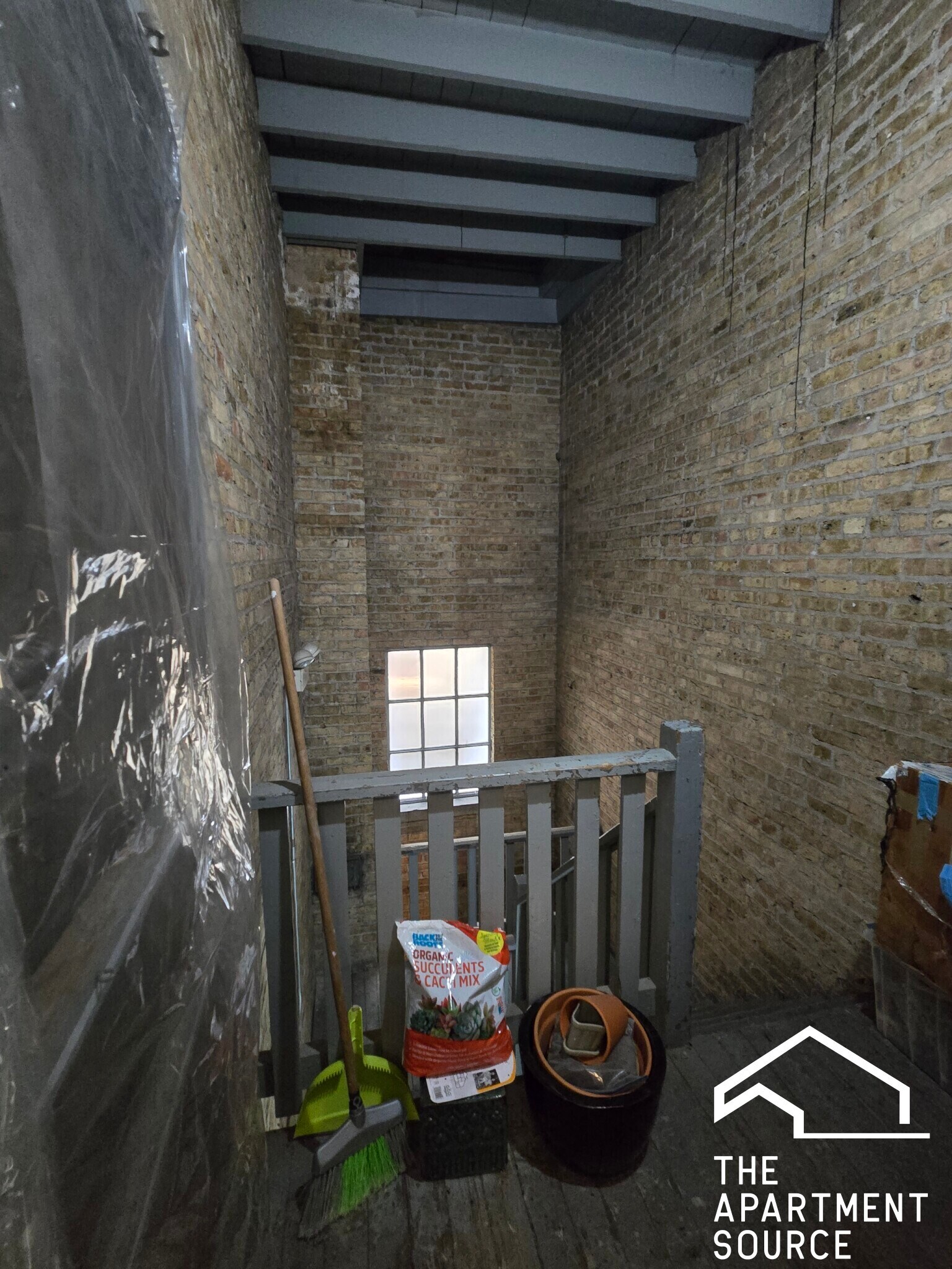 Building Photo - 1456 Oak Ave