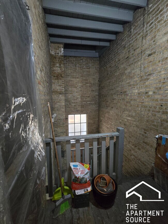 Building Photo - 1452 Oak Ave