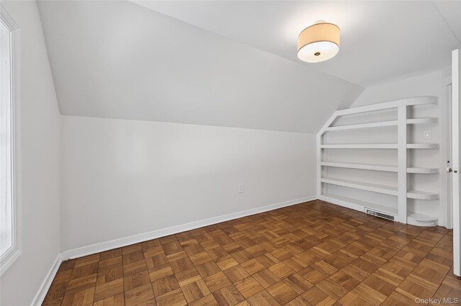 Building Photo - 108 La Rue Dr