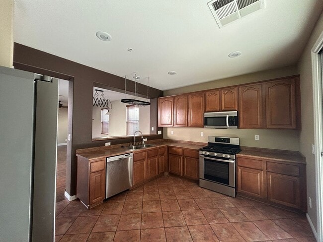 Building Photo - Great Henderson property