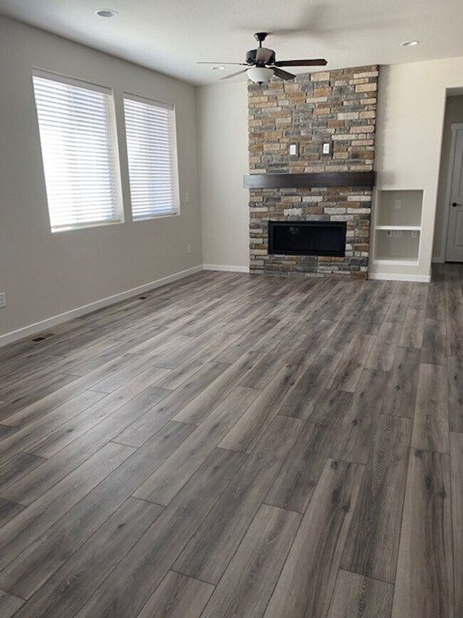 Building Photo - STUNNING 4 BED/4 BATH PATIO HOME IN FLYING HORSE!