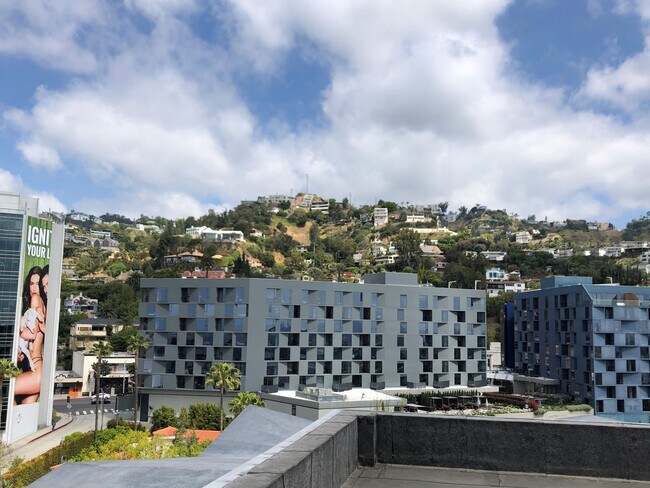 Building Photo - 1155 N La Cienega Blvd