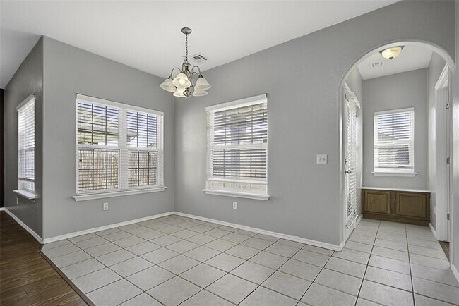 Building Photo - 5924 SE 66th St