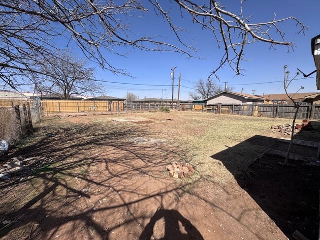 Building Photo - Just Renovated-Right off I-27 and 50th Street