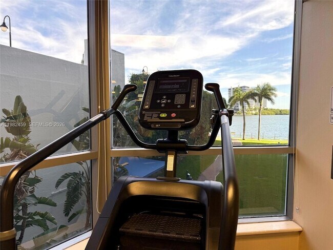 Building Photo - 3530 Mystic Pointe Dr