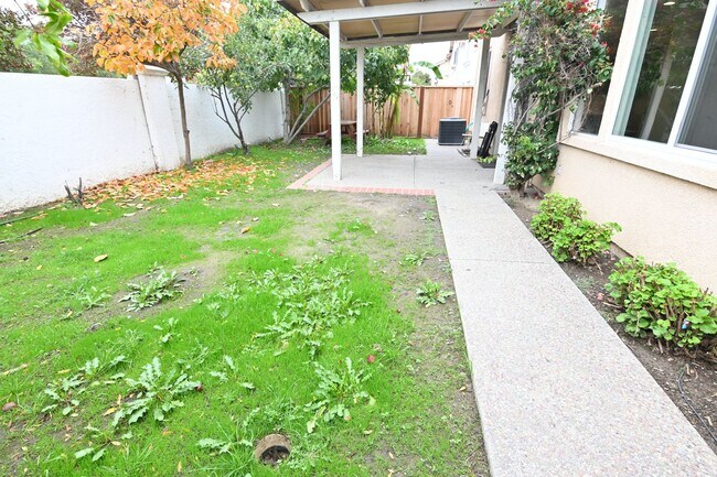 Building Photo - Stunning 5-Bedroom 3 bath 2 story Home in Prime North San Jose Location.