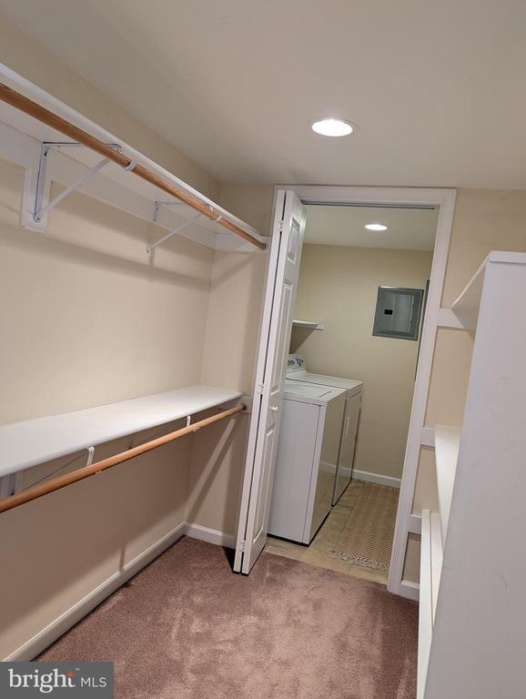 Building Photo - 9537 Evergreen Circle