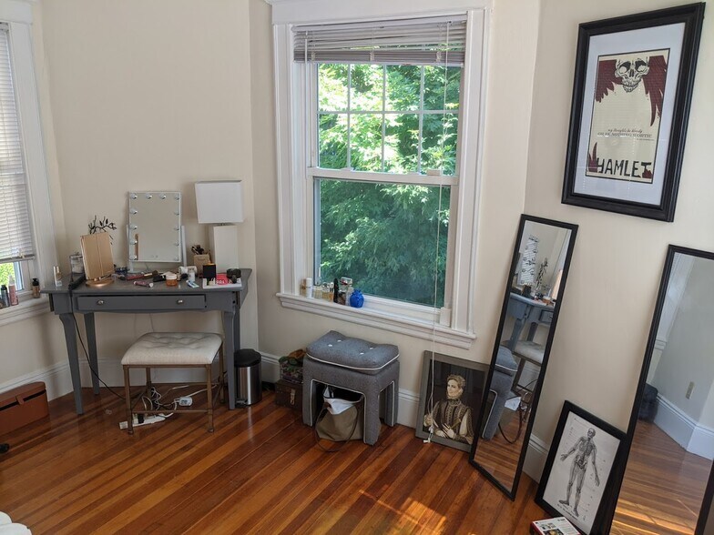 Building Photo - 7 Nottingham St