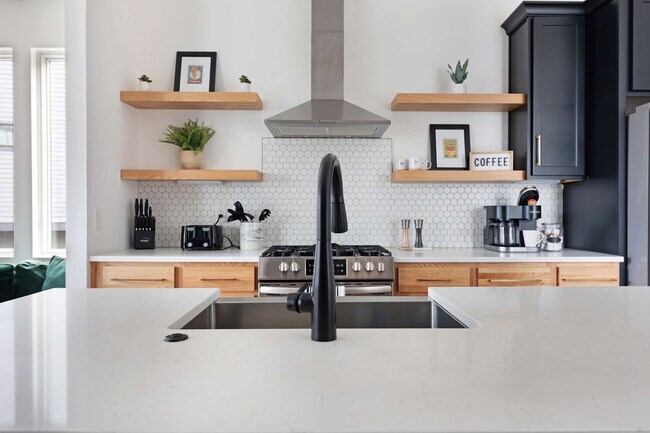 Building Photo - 911 Ramsey St