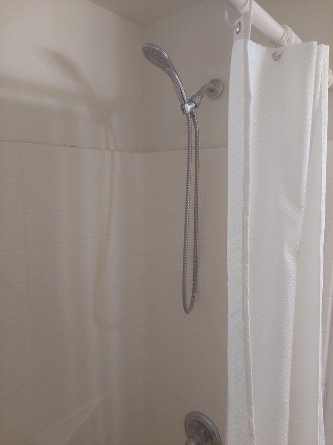 Building Photo - 9141 N Overlook Dr