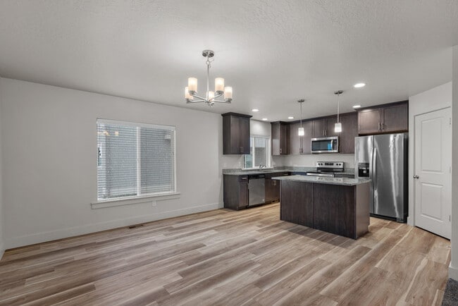 Building Photo - 1027 E 1060 S