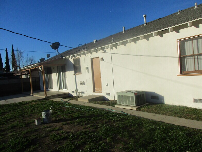 Building Photo - 7646 De Soto Ave