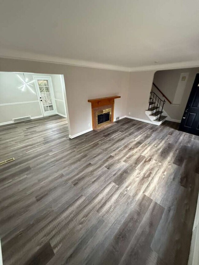 Building Photo - Updated 3-Bedroom Home in Lyndhurst Schools | Yard + Garage