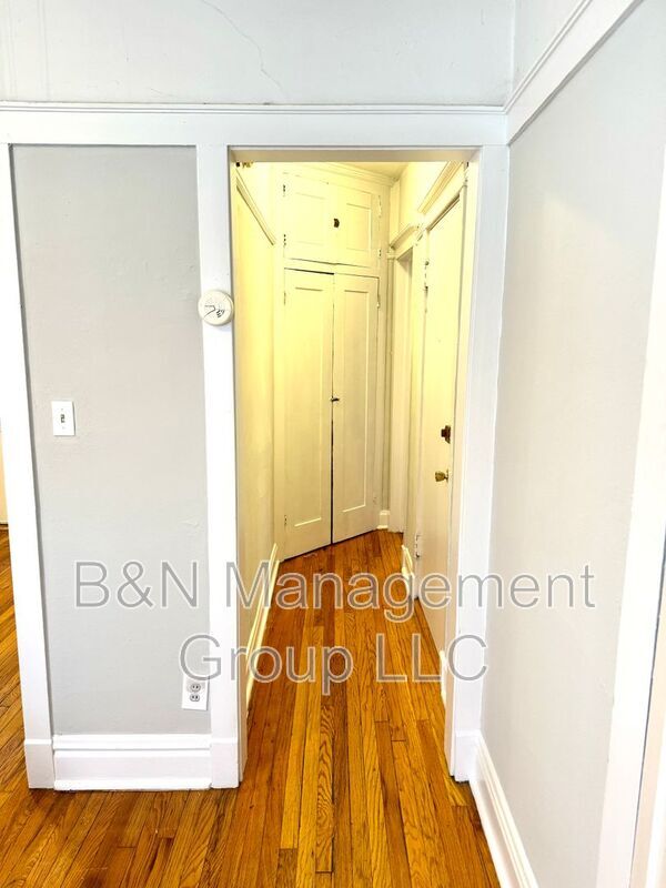 Building Photo - 1055 W Dakin St