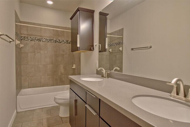 Building Photo - 504 Hummingbird Ln