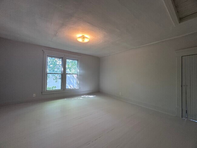 Building Photo - 215 Cook-