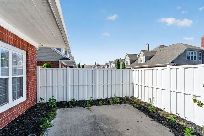 Building Photo - Unique Centennial Townhome