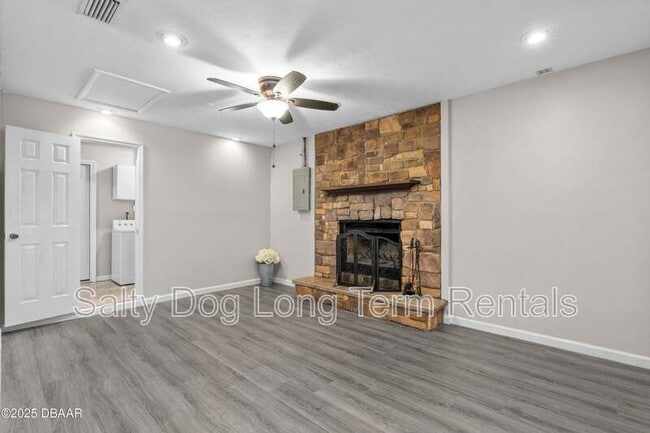 Building Photo - 1702 Carolina Ave