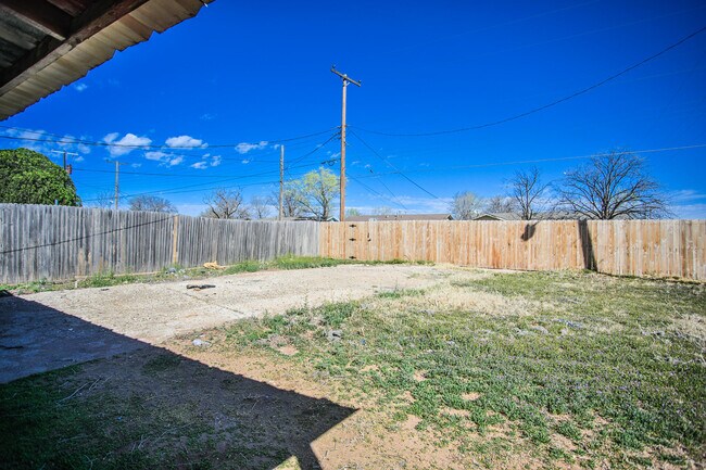Building Photo - 2641 E Baylor St