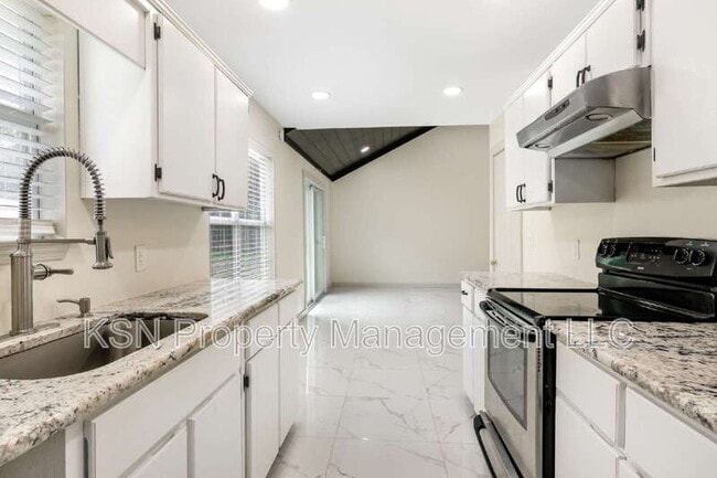 Building Photo - 106 Laurel Oaks