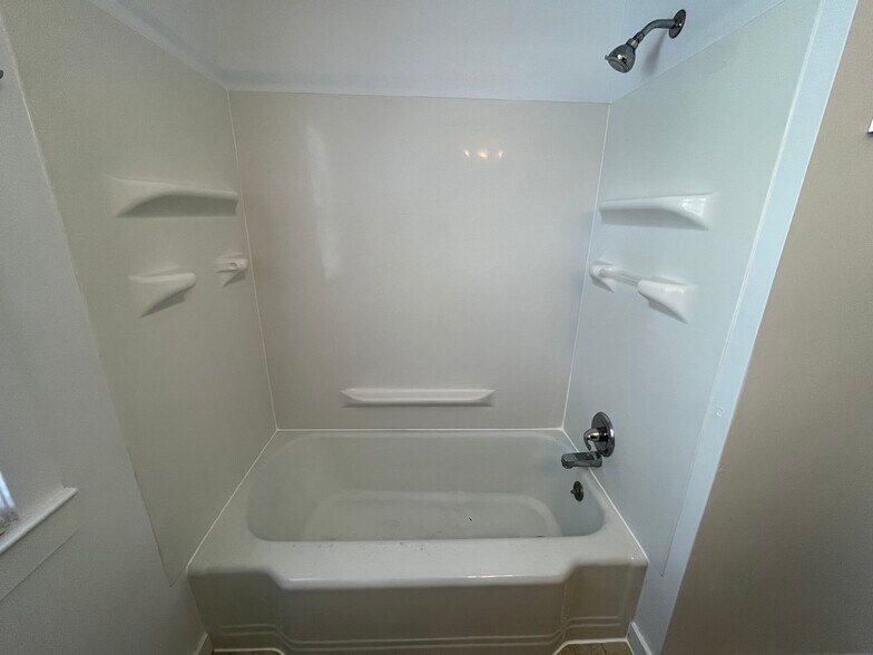 Building Photo - 615 Washington Ave