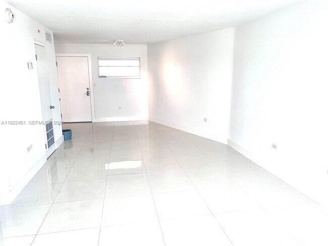 Building Photo - 1881 Washington Ave